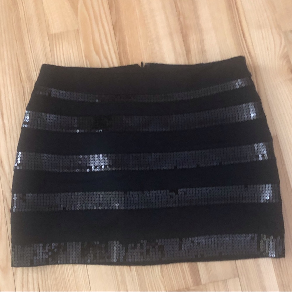 NWOT Express size 8 Black metallic Bodycon skirt